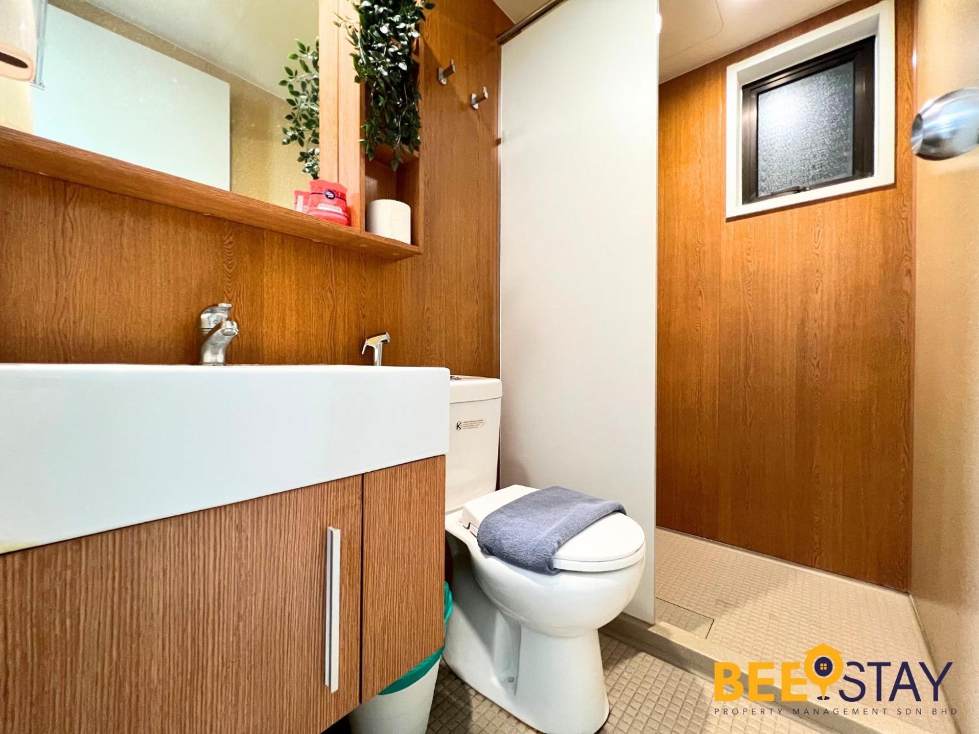 Apartment Residensi Lili 10 Mins To Aeon Nilai Shopping Mall Pool View 5pax