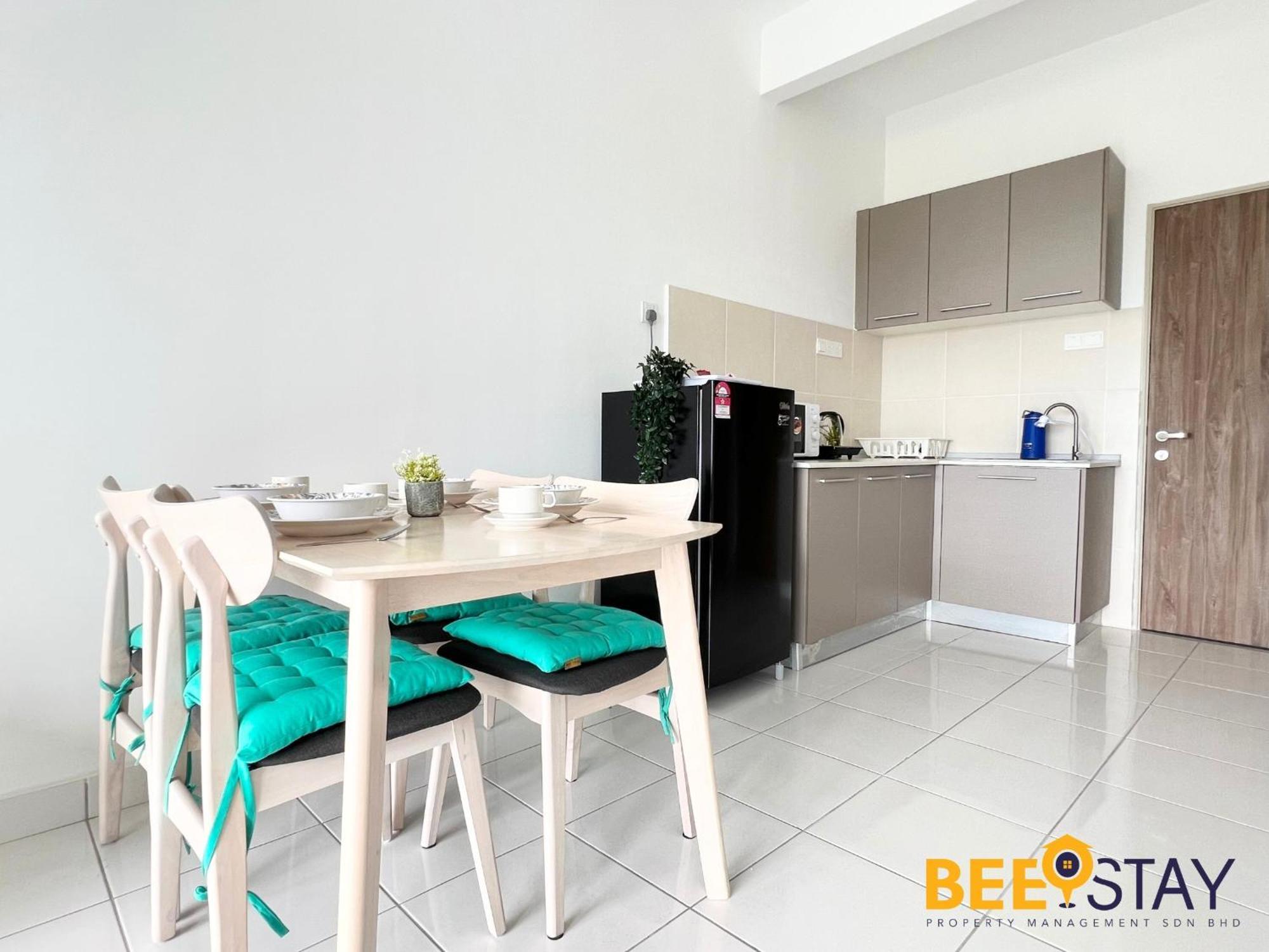 Residensi Lili 10 Mins To Aeon Nilai Shopping Mall Pool View 5pax Sepang