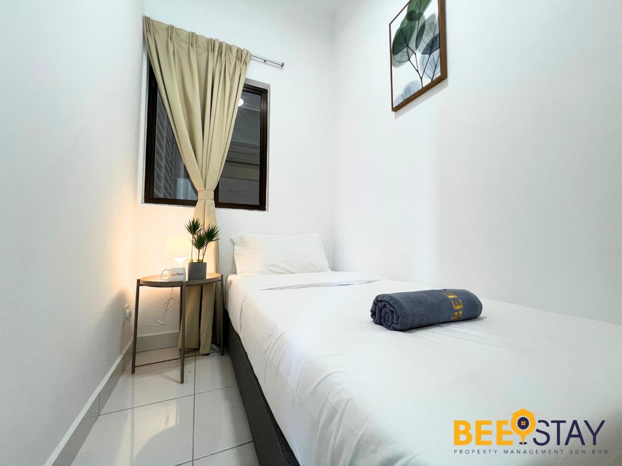 Apartment Residensi Lili 10 Mins To Aeon Nilai Shopping Mall Pool View 5pax Sepang